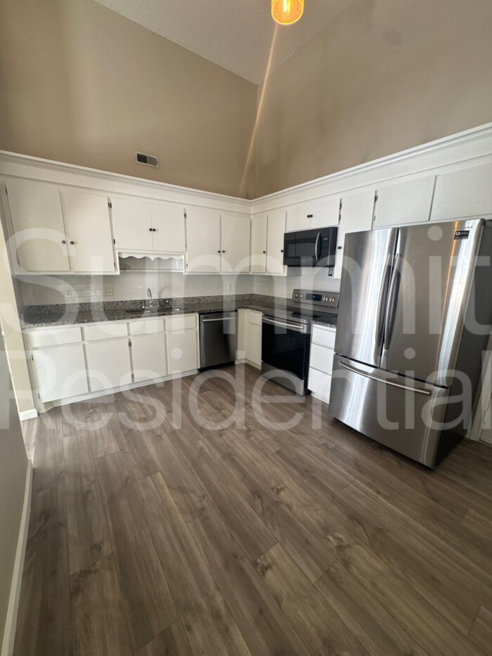 Building Photo - 1119 Huger St