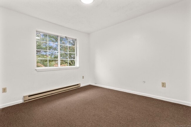Building Photo - 123 Sumac St