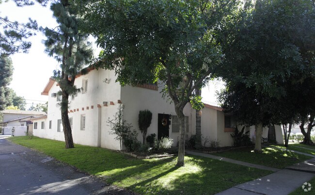 Building Photo - 326-332 Spencer Ave