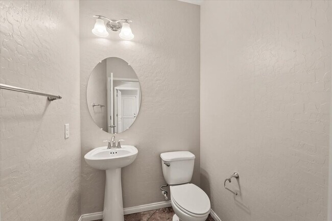 Building Photo - 10429 Deer Heights St