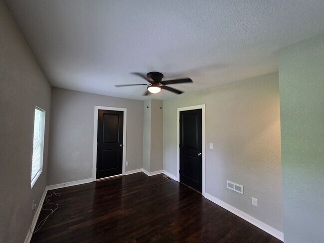 Building Photo - Spacious 4-Bedroom, 2.5-Bath Home with Hardwood Floors