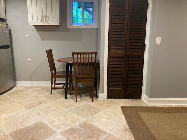dining area - 1836 Varnum St NE