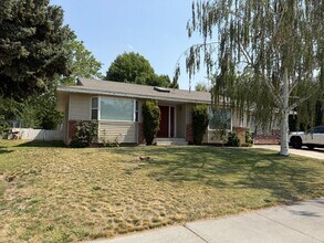 Building Photo - 3 Bedroom Montlake Rambler