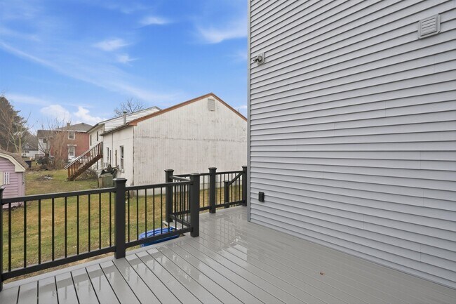 Building Photo - 24 Daytona St