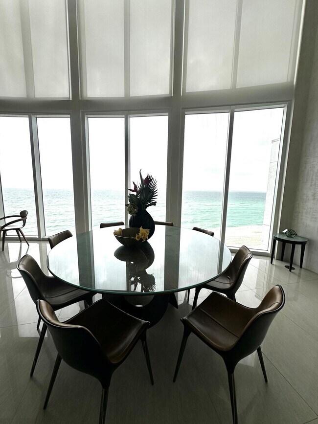 Building Photo - 15901 Collins Ave