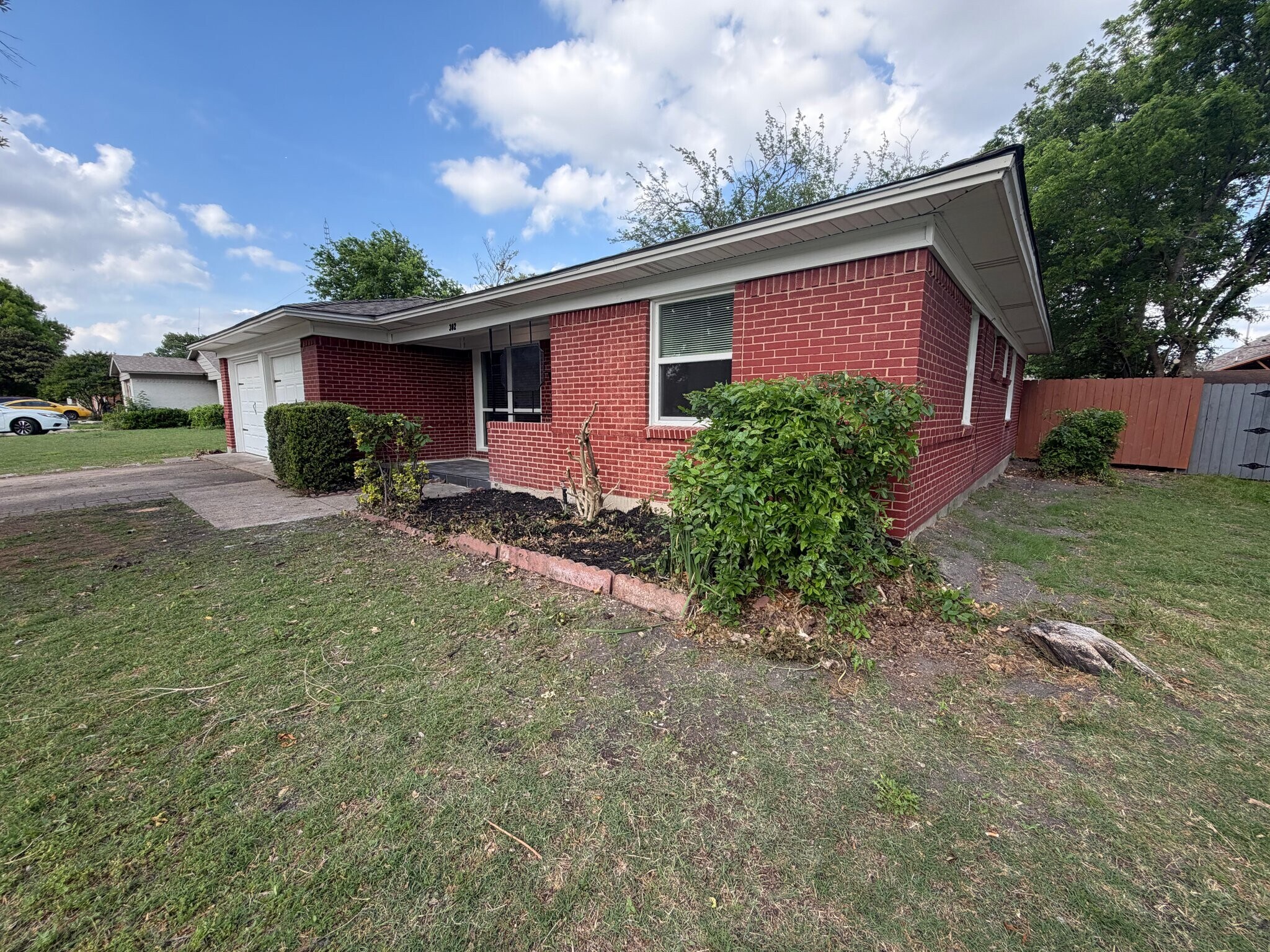 Building Photo - 302 N Cottonwood Dr