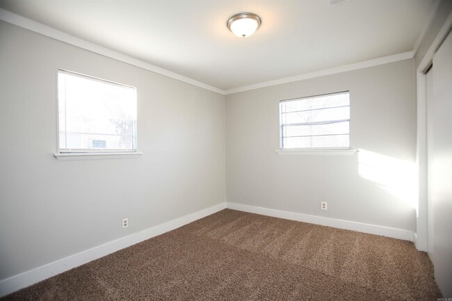 Building Photo - 6509 Tracy Ave