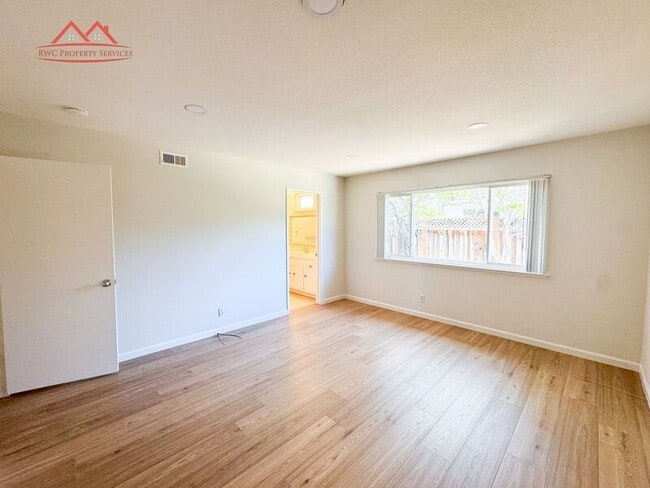 Building Photo - 1535 Albatross Dr
