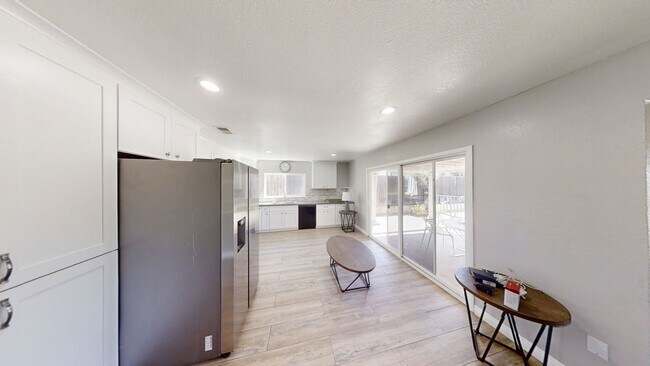 Building Photo - 35121 San Carlos St