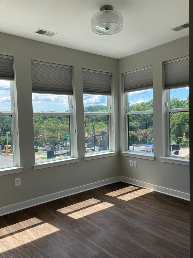 Bedroom #1 - 989 S Buchanan St