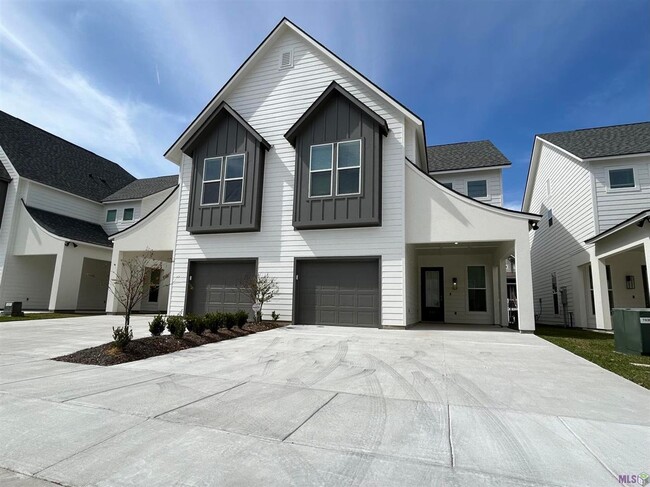 Building Photo - 3 Bedroom Townhome near LSU available July...