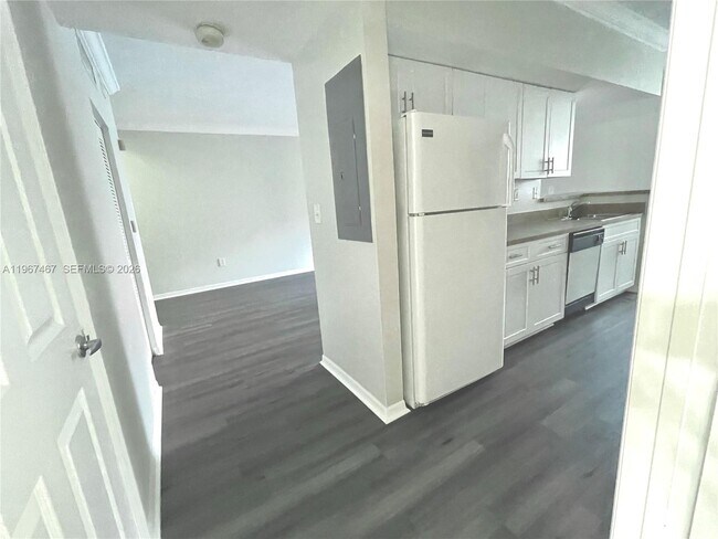 Building Photo - 100 SW 117th Terrace