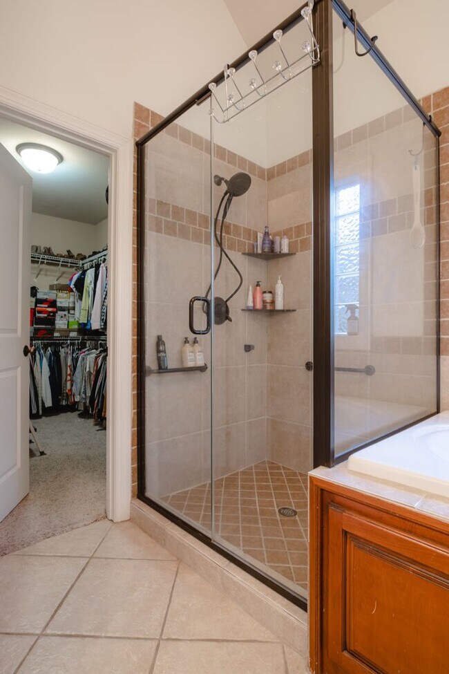 Building Photo - 154 Solamere Ln