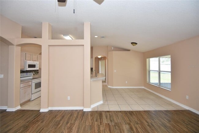 Building Photo - 13 Sergeant Ct