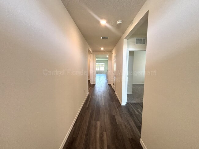 Building Photo - 5513 Hayloft Dr