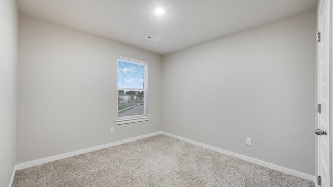 Building Photo - 913 Sonoma St
