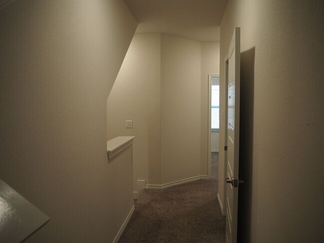 Building Photo - 2407 Klamath Dr