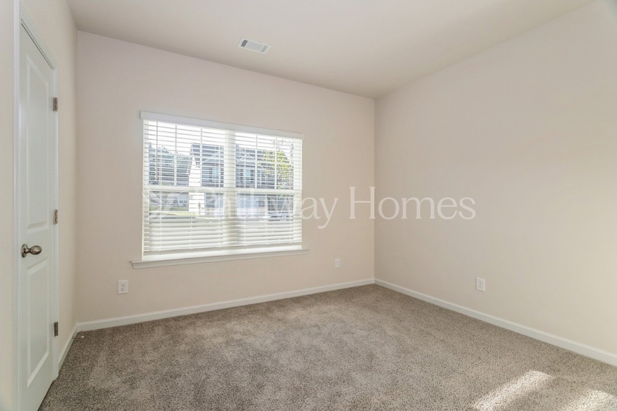 Building Photo - 630 Mackenzie Cv