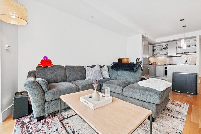 Building Photo - 77 Hudson St