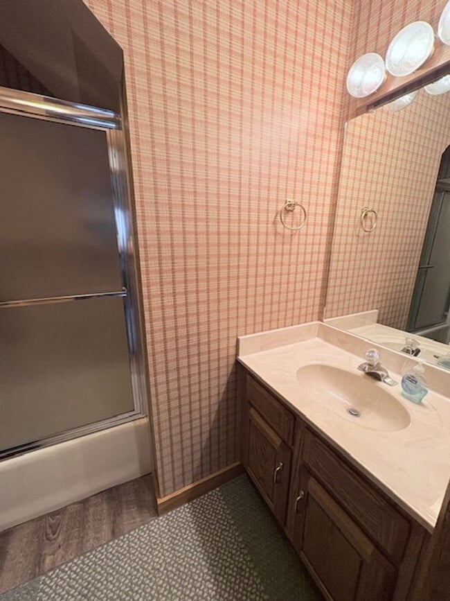 Building Photo - Stunning 3-Bedroom, 2-Story Townhome for Rent – 3,000 sq ft