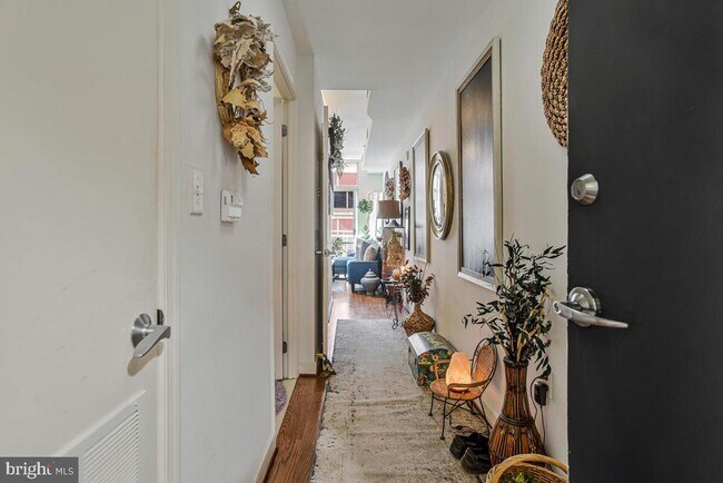 Building Photo - 157 Fleet St