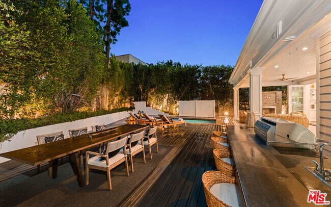 Building Photo - 1836 Laurel Canyon Blvd