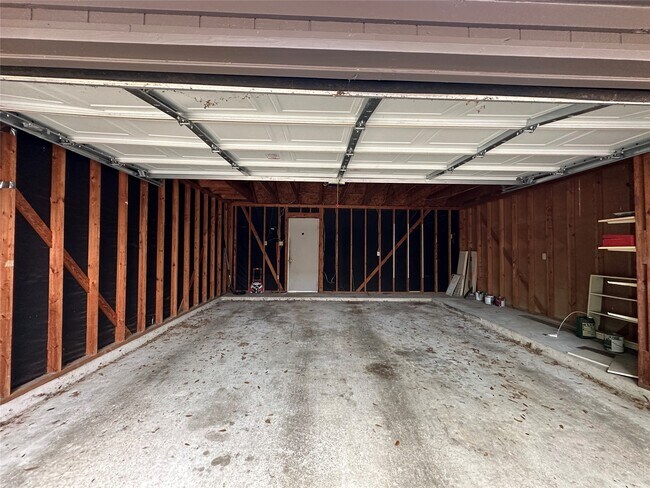 Building Photo - 2204 Gemini St