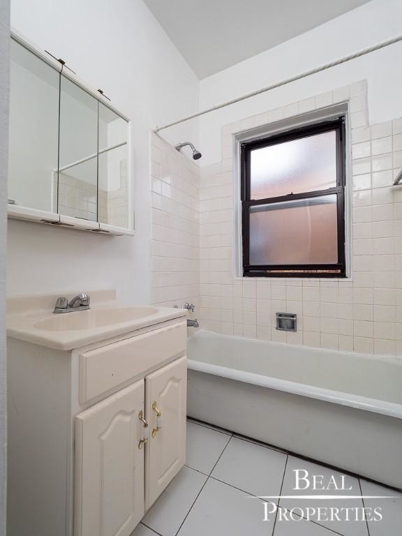 Building Photo - 1 bedroom in EVANSTON IL 60202