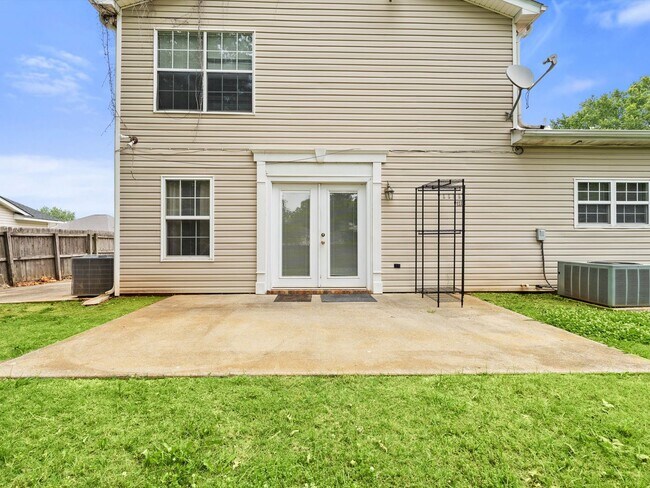 Building Photo - Fantastic Location in Madison City!