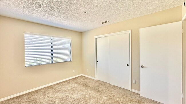 Building Photo - Wonderful Single Story Ranch Style Home on Sprawling Country Property in Vista!