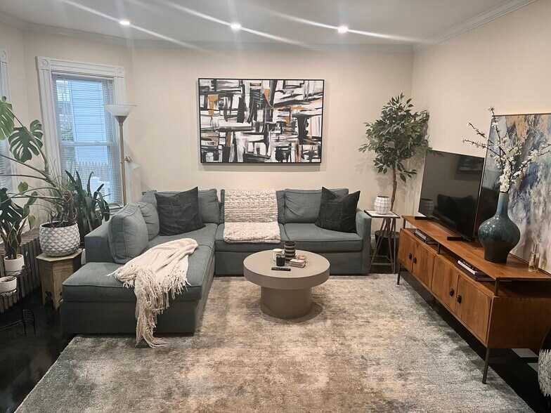 Building Photo - 840 South St