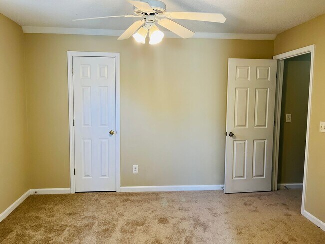 Building Photo - Charming 3 bed, 2 full bath home in Villa Rica!