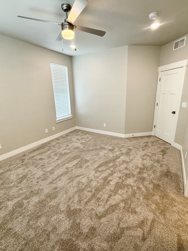 Building Photo - 1063 S 2760 E