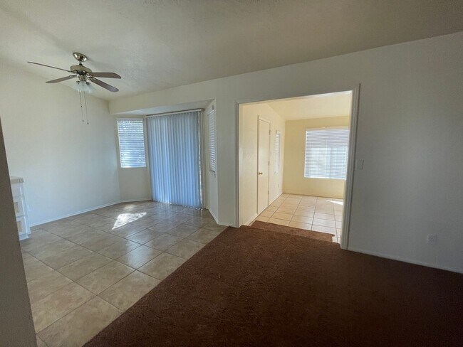 Building Photo - Hesperia-Refurbished- 3 Bedrooms, 2 Bathro...