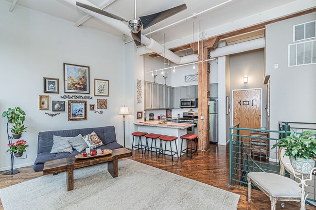 Building Photo - 601 Linden Pl