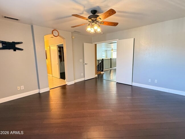 Building Photo - 6425 W Desert Hollow Dr