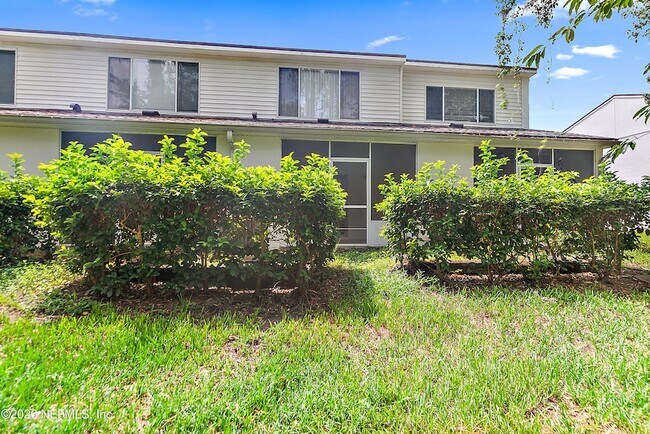 Building Photo - 12311 Kensington Lakes Dr