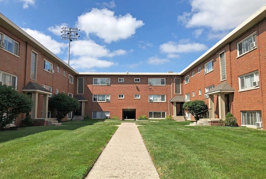 Interior Photo - Maple Court