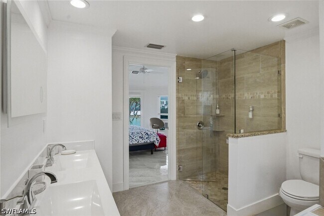 Building Photo - 455 Bayside Ave