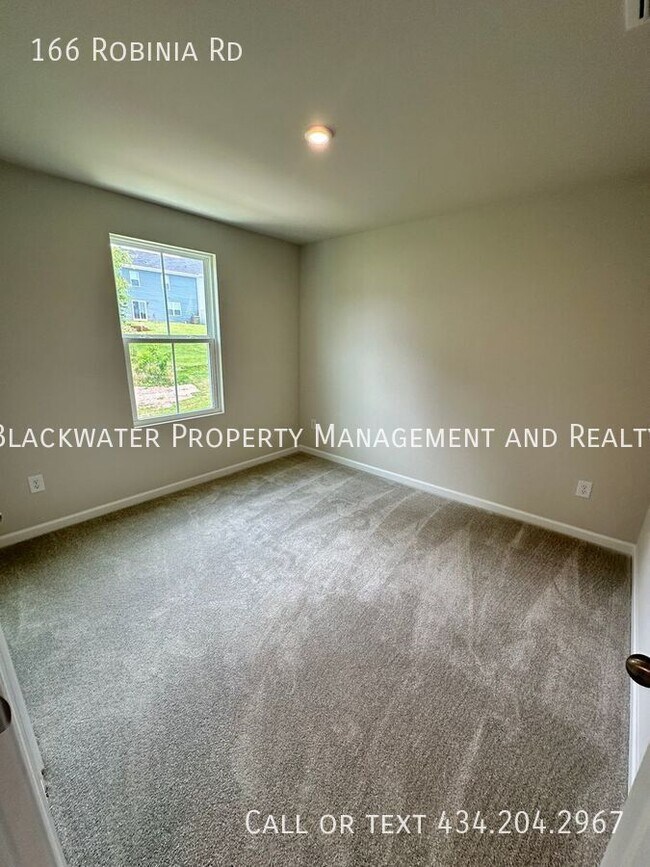 Building Photo - 166 Robinia Rd