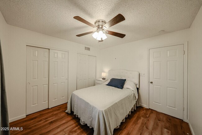 Building Photo - 5440 W Beryl Ave