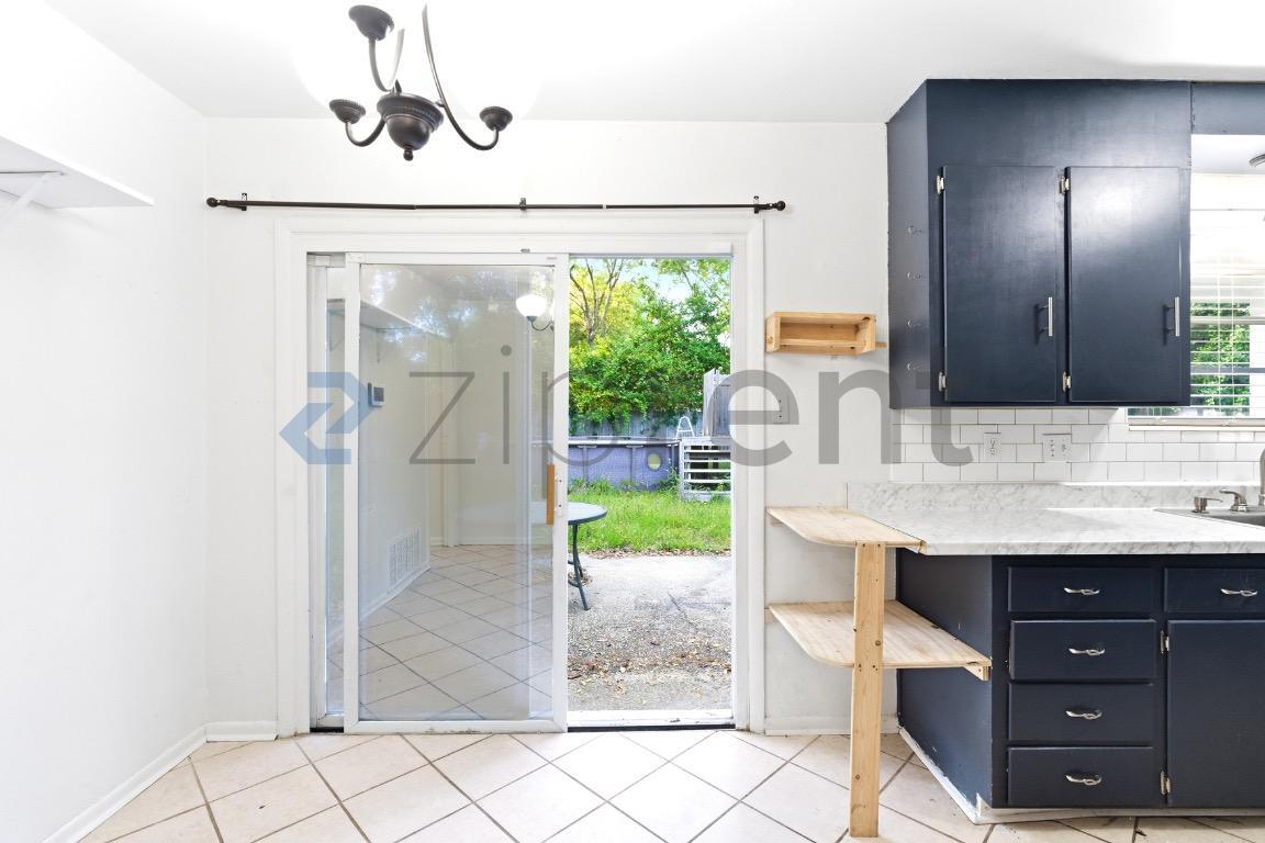 Building Photo - Unit