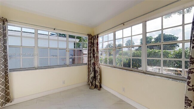 Building Photo - 5720 Sheridan St