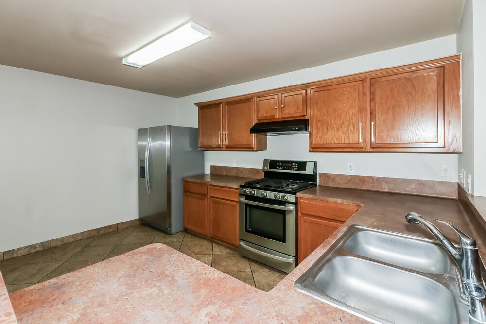 Building Photo - 5027 Oak Briar Ln