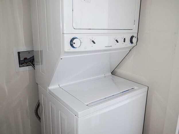 Washer/Dryer - 468 W McMicken Ave