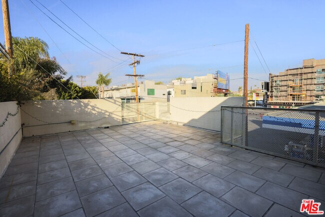 Building Photo - 6615 Melrose Ave