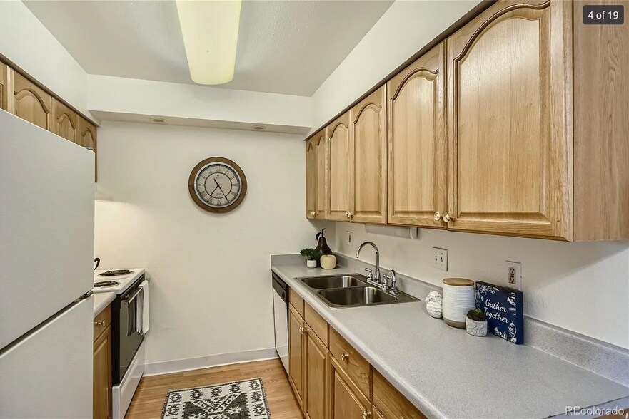 Building Photo - 451 Golden Cir