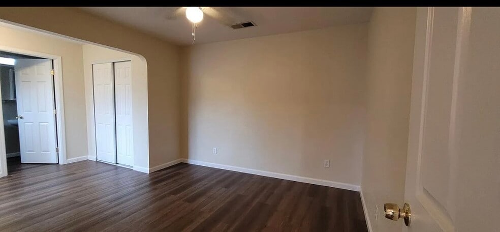 Building Photo - 809 Badgley Dr