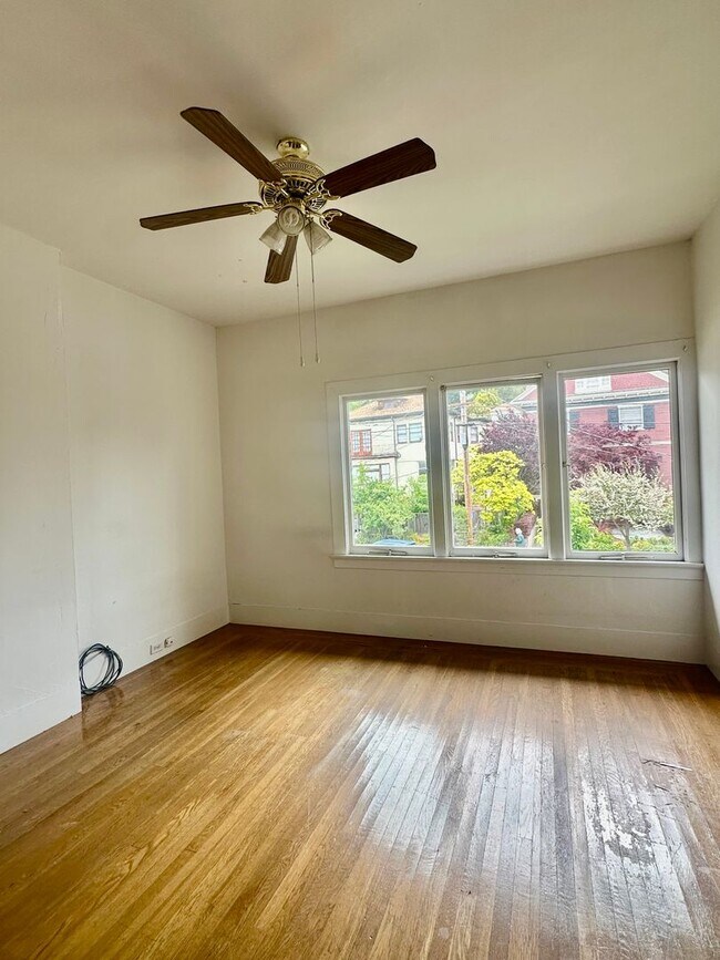 Building Photo - 6bedroom house full of charm steps from UC Berkeley!