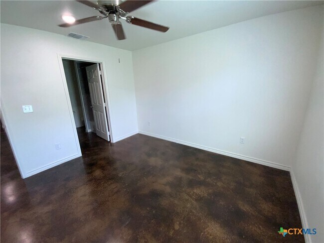 Building Photo - 2405 Alterman Dr